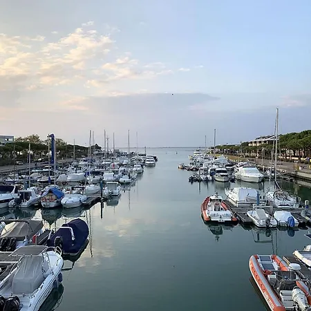 Coastal With Stunning Sea Views 아파트 *