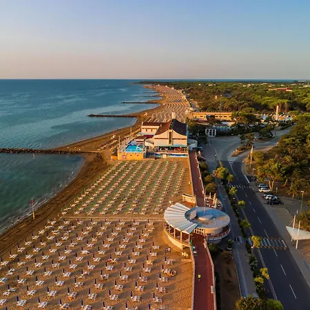 Coastal With Stunning Sea Views Lignano Sabbiadoro